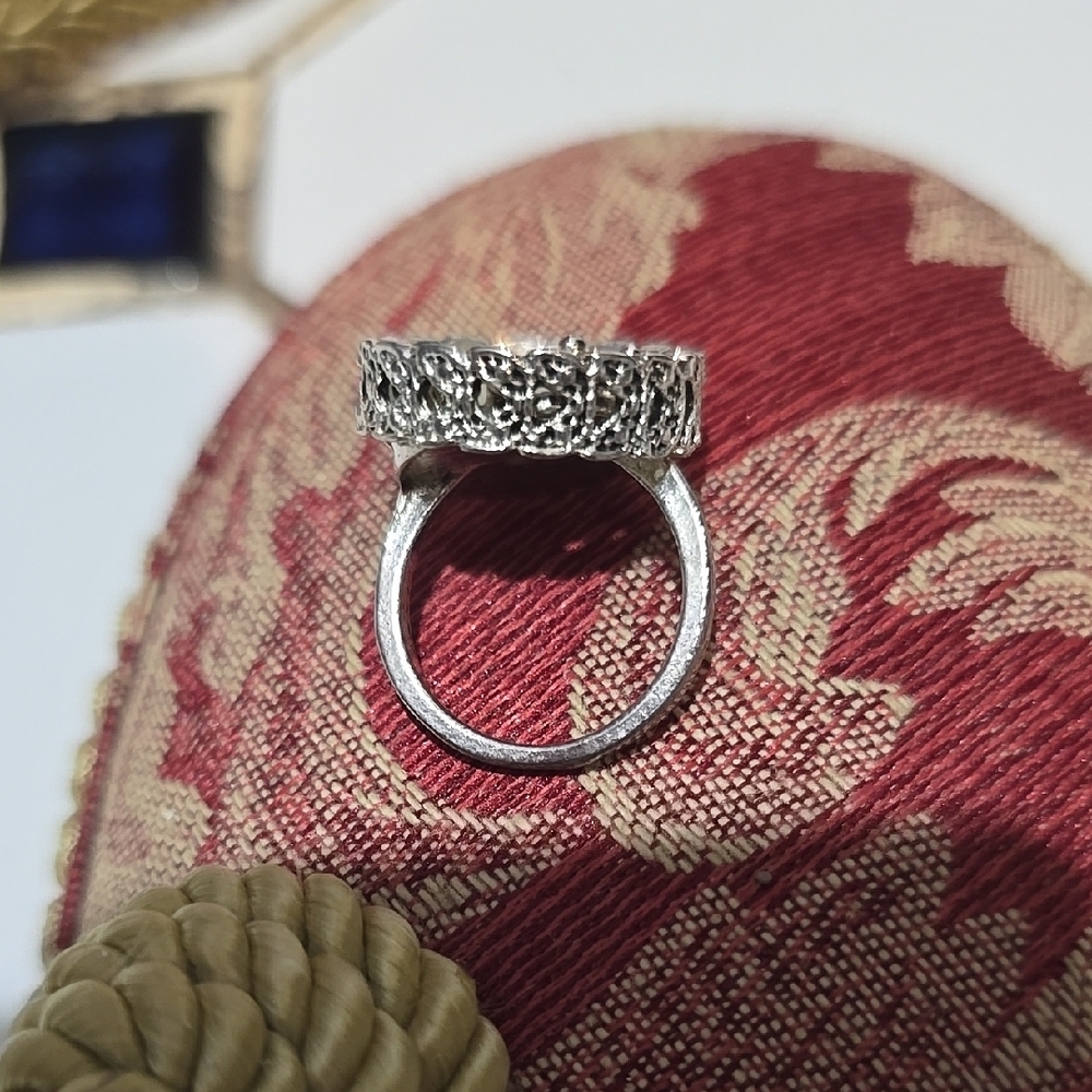 Elegant Silver Ring
